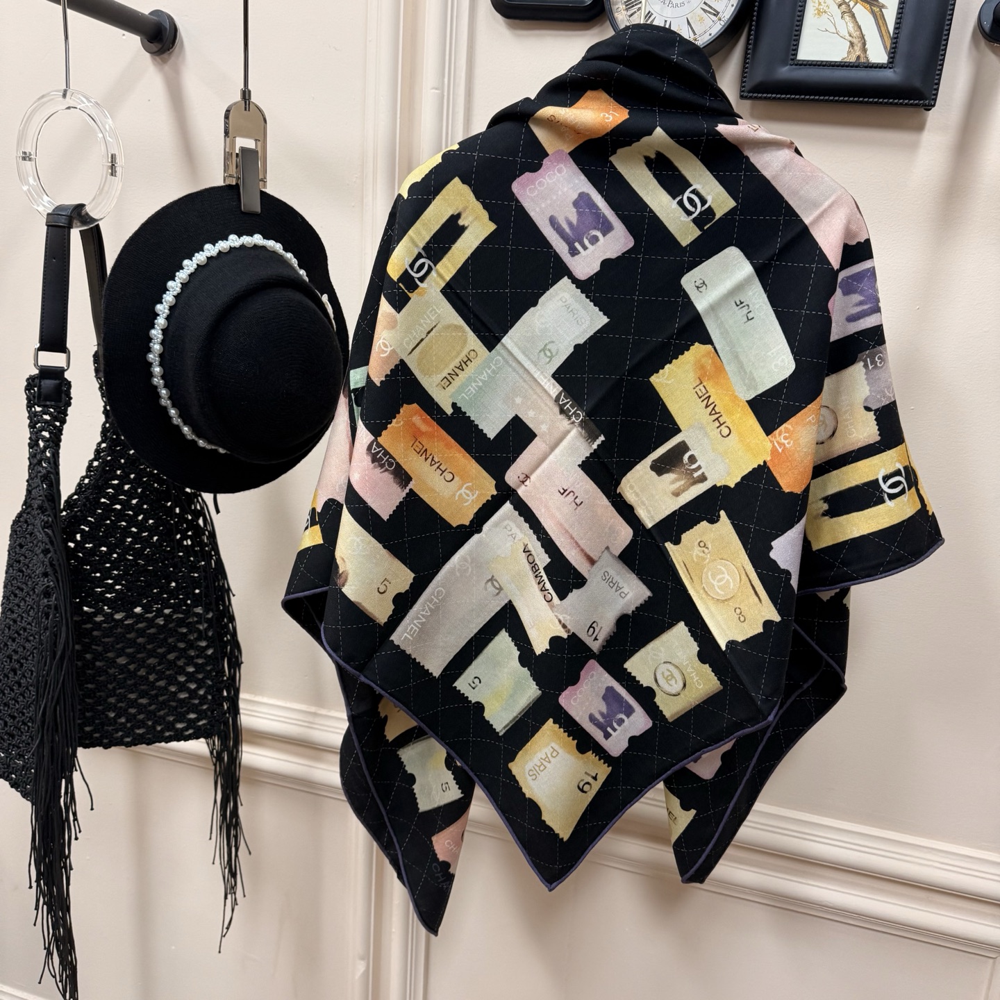 💰Chanel ~25秋冬新品～【双C字母邮票】【140双面丝毛披肩】手工卷边丝毛方巾（30%桑蚕丝70