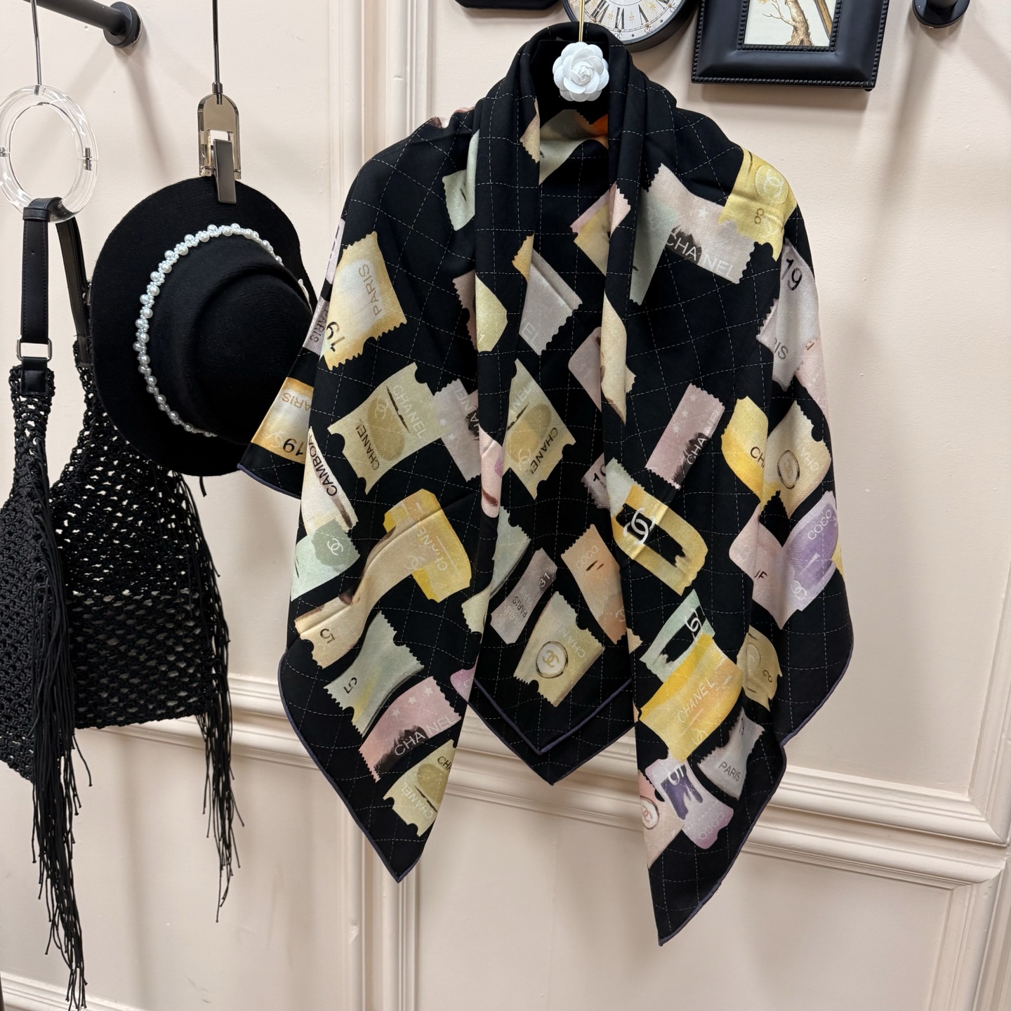 💰Chanel ~25秋冬新品～【双C字母邮票】【140双面丝毛披肩】手工卷边丝毛方巾（30%桑蚕丝70