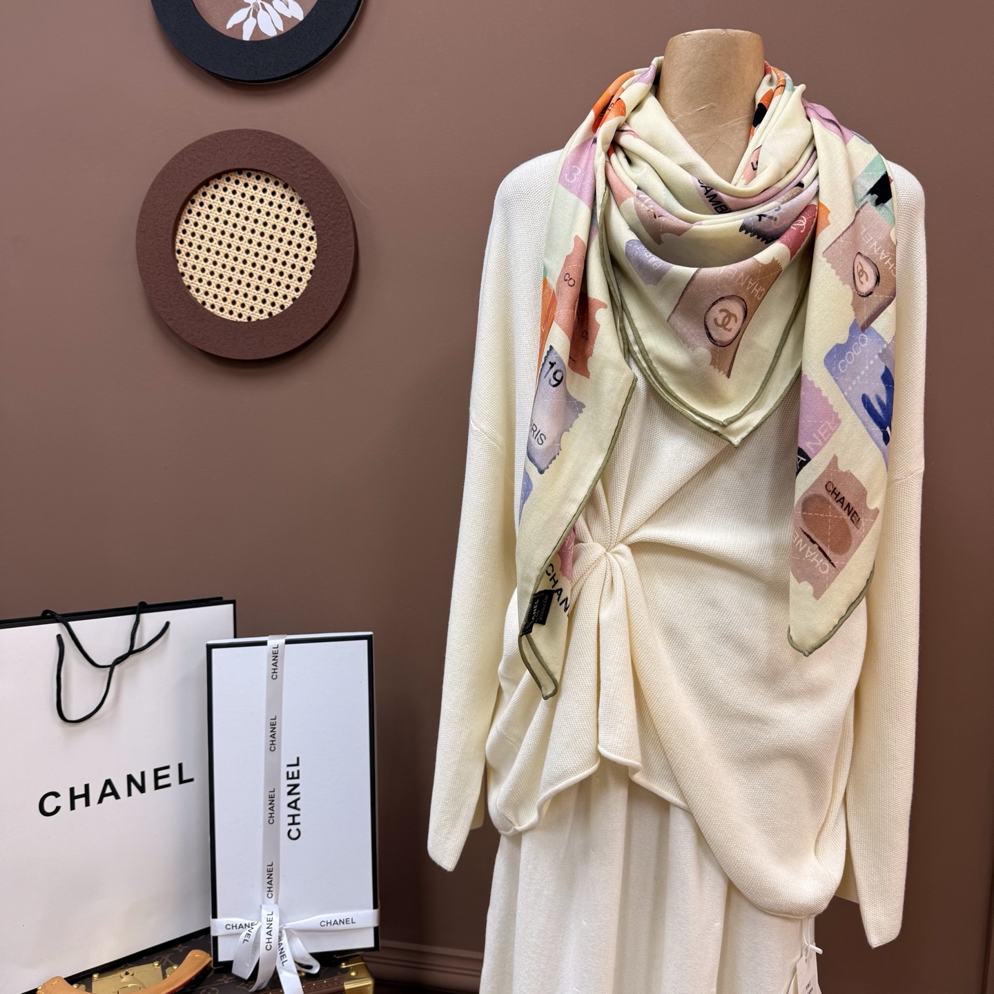 💰Chanel ~25秋冬新品～【双C字母邮票】【140双面丝毛披肩】手工卷边丝毛方巾（30%桑蚕丝70