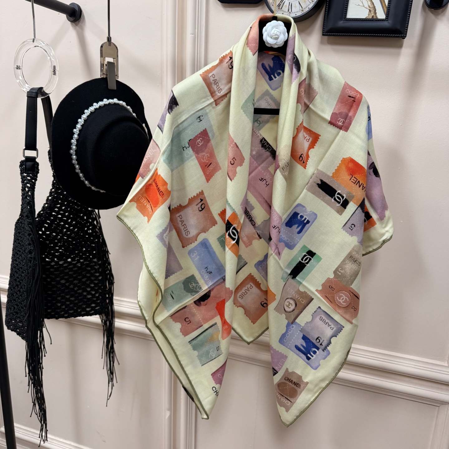 💰Chanel ~25秋冬新品～【双C字母邮票】【140双面丝毛披肩】手工卷边丝毛方巾（30%桑蚕丝70