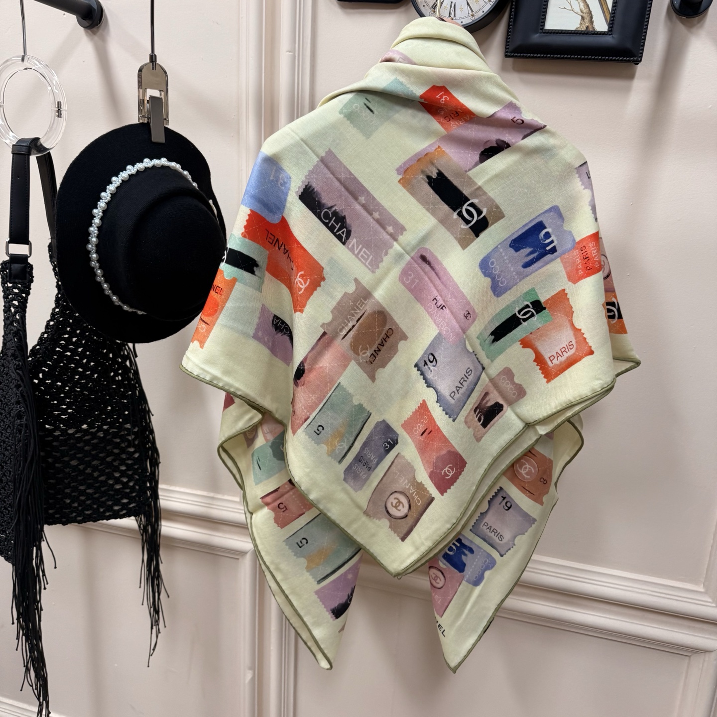 💰Chanel ~25秋冬新品～【双C字母邮票】【140双面丝毛披肩】手工卷边丝毛方巾（30%桑蚕丝70