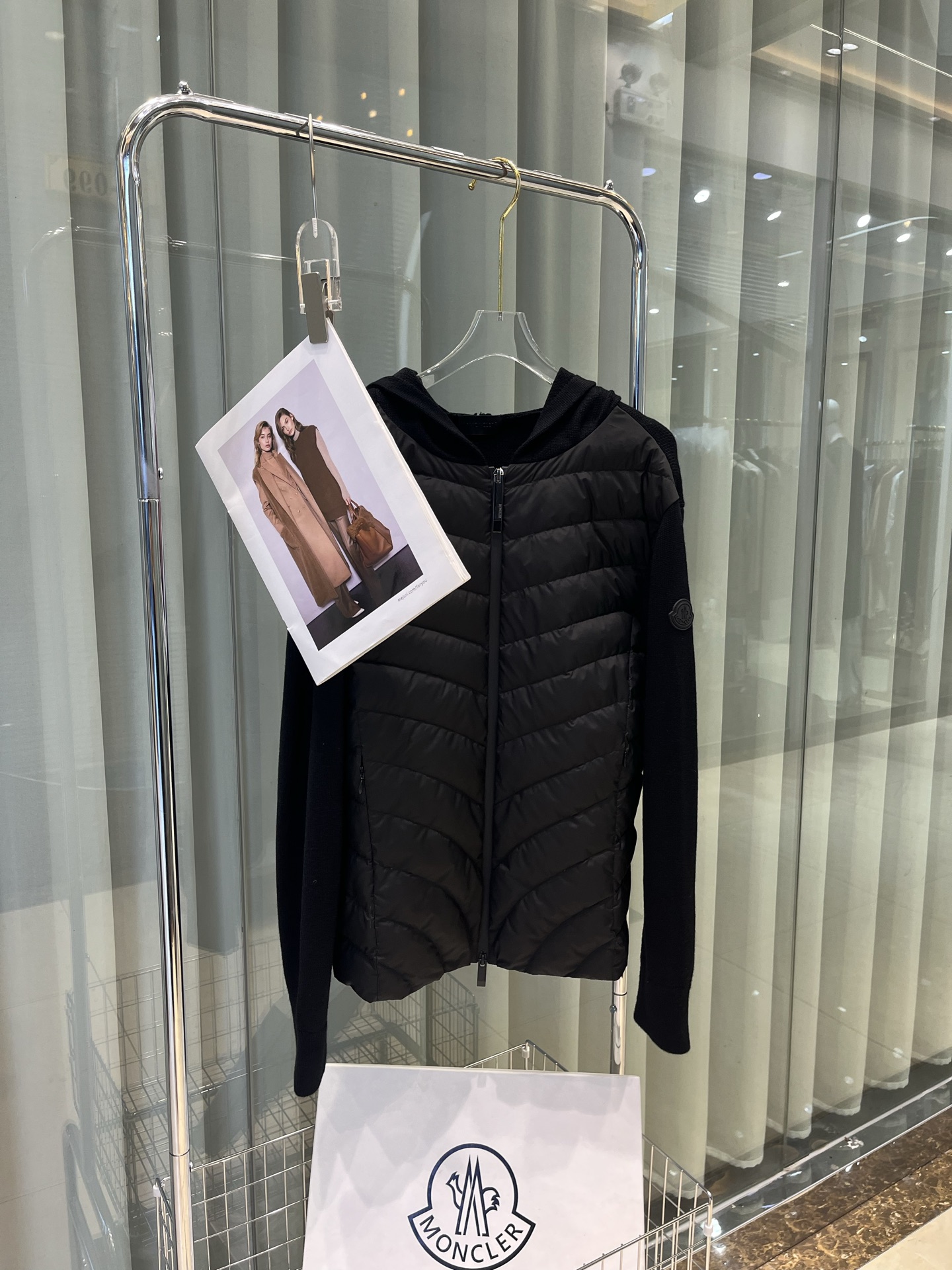 Moncler 25 nuevo modelo chaqueta de plumón con capucha para mujer, la elección perfecta para este otoño, corte femenino…