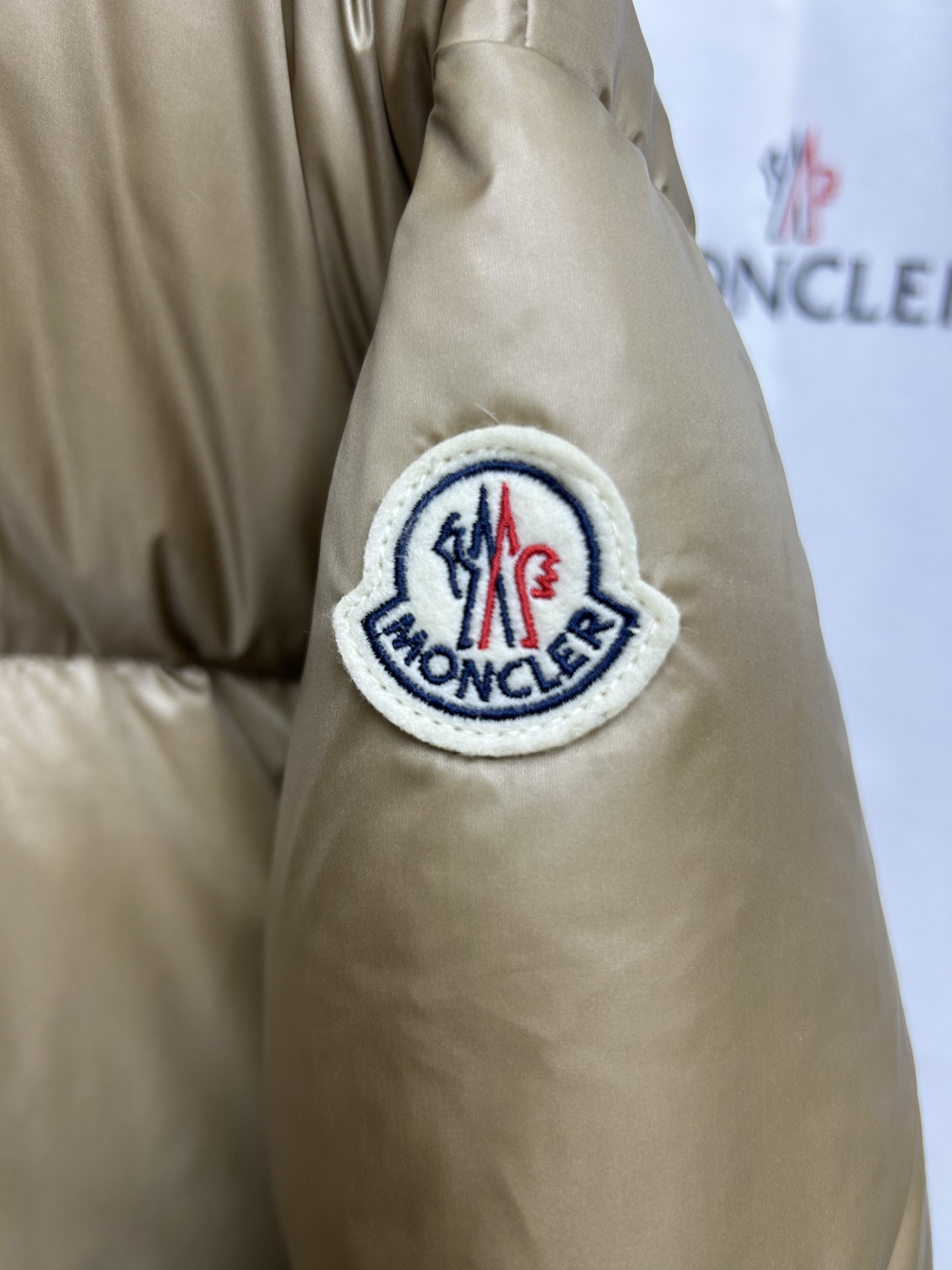 Пуховик Moncler