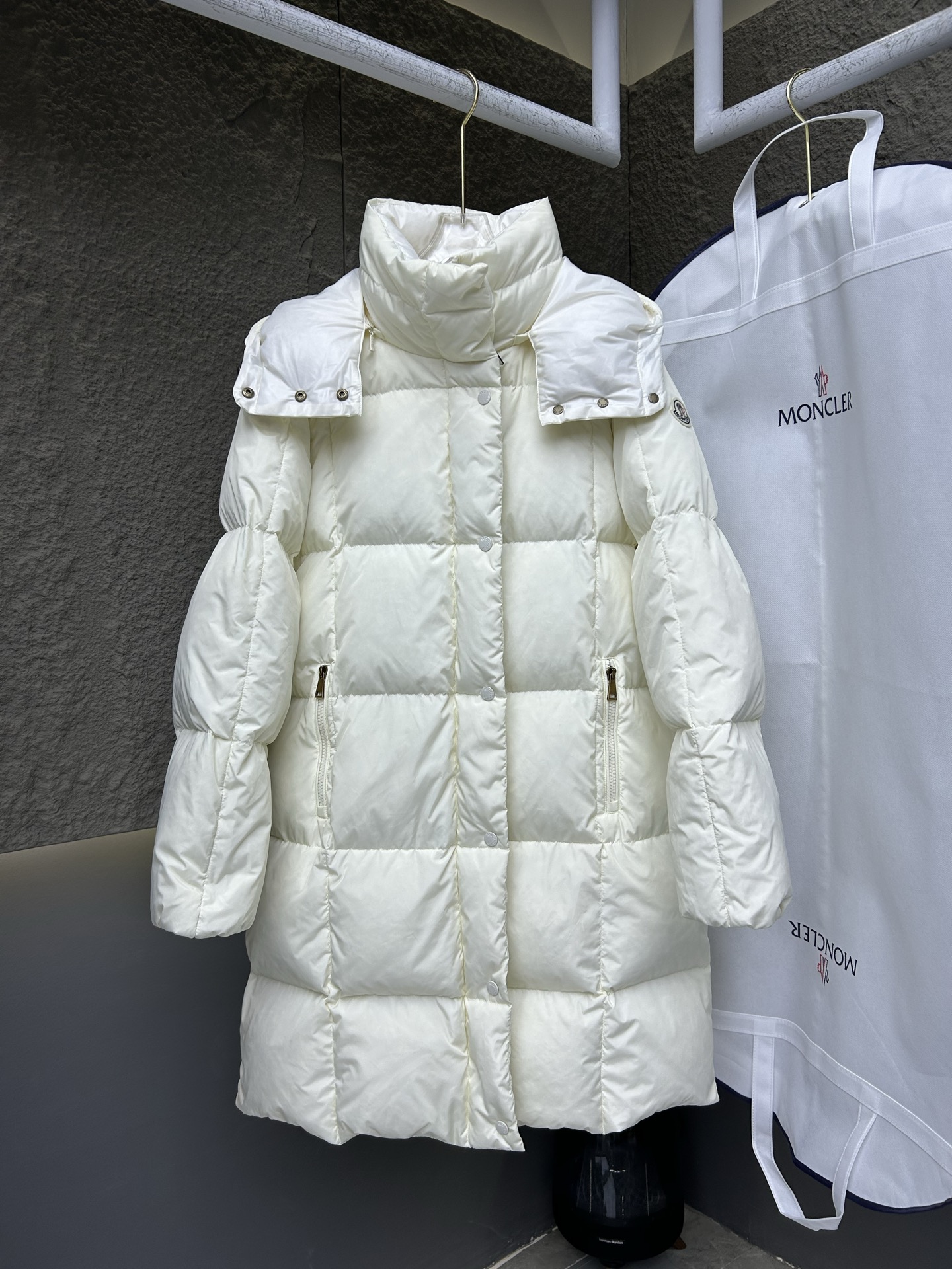 Moncler Litte Doudoune Longue à Capuche pour Femme - Élégance et Chaleur