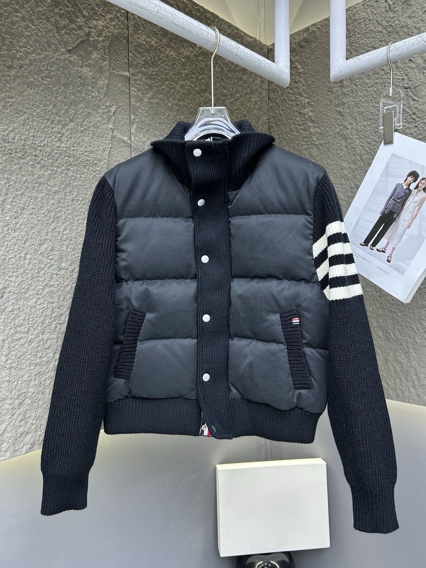 P455 ✨✨✨
THOM BROWNE 翻领针织袖门襟羽绒服
黑色灰色白色
SML
tb针织