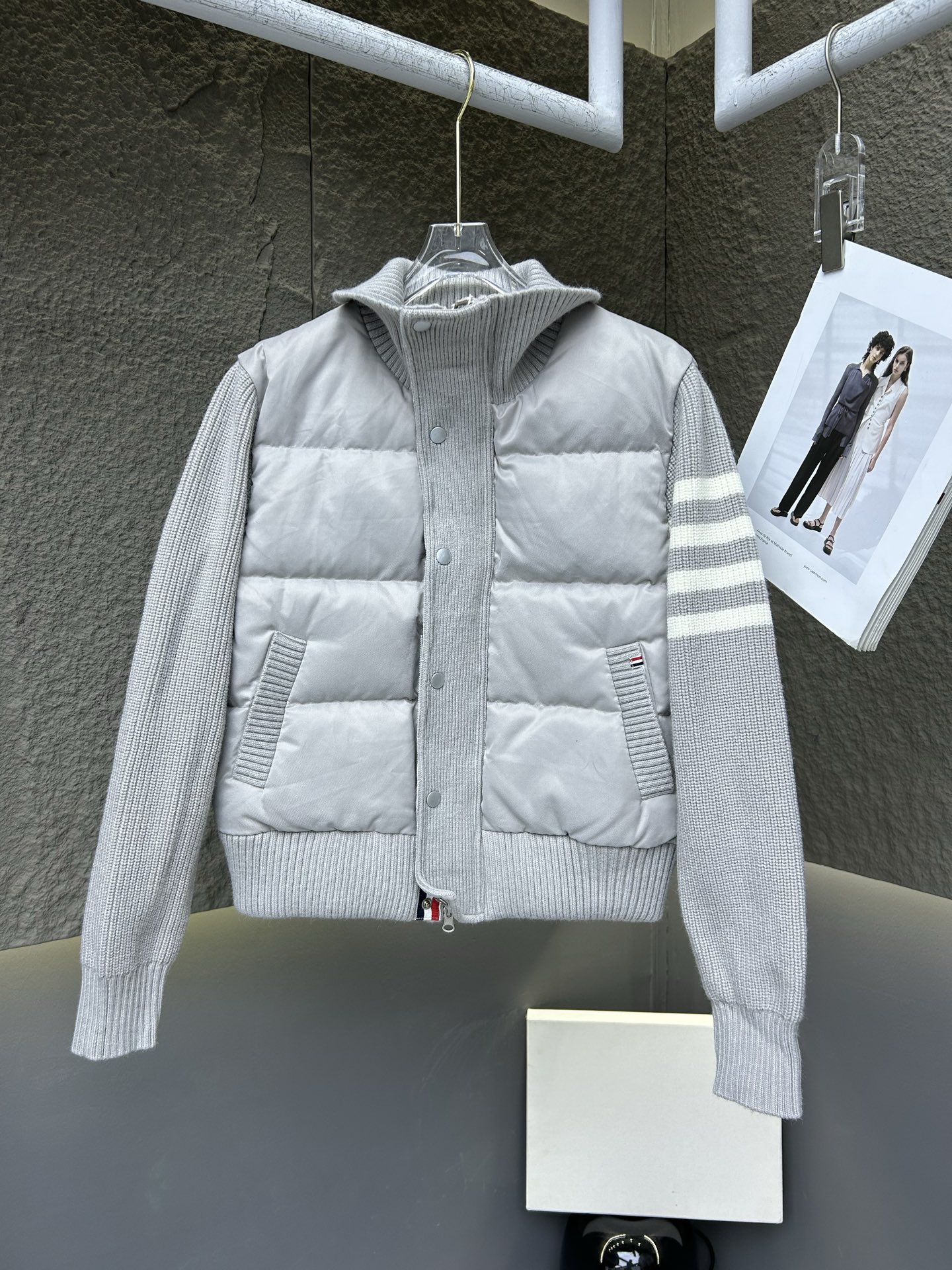 P455 ✨✨✨
THOM BROWNE 翻领针织袖门襟羽绒服
黑色灰色白色
SML
tb针织