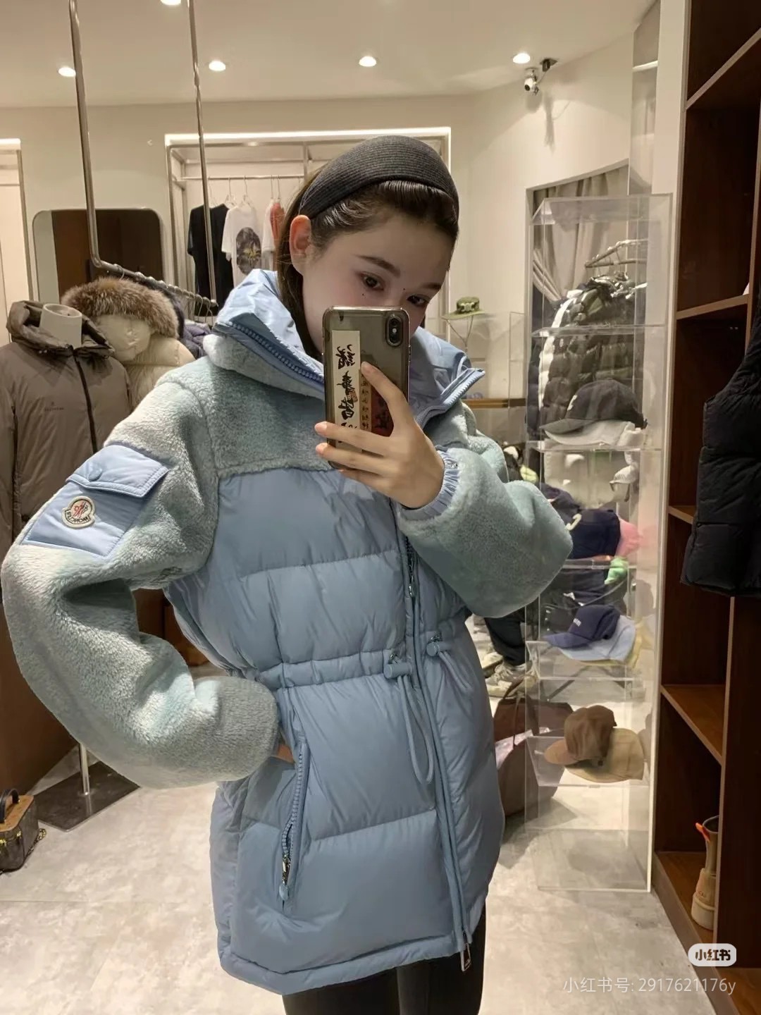 Doudoune Moncler Femme Bicolore avec Détails en Laine d'Agneau - Bleu et Blanc