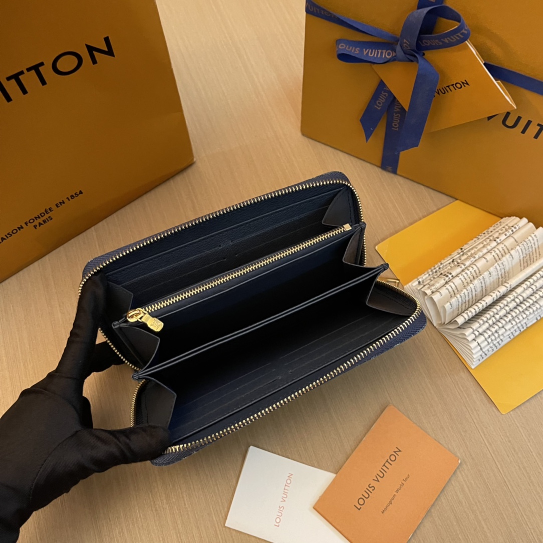 Louis Vuitton Zippy Wallet in Monogram Denim – Stylish & Functional 7 i1703746456 8758 0