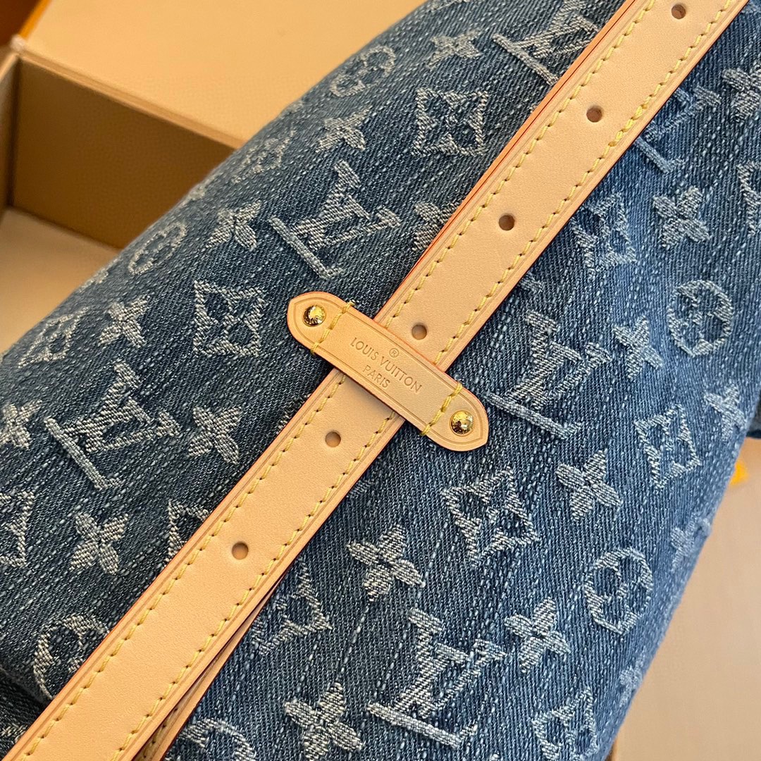 Louis Vuitton Denim Carryall: Spacious, Stylish, and Perfect for Everyday Use 4 i1710487170 3699 3