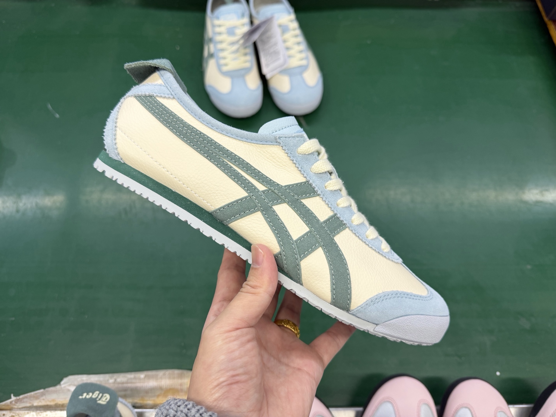 YH版纯原 鬼冢虎 薄荷绿 出货
号码：35 36 37 37.5 38 39 39.5 40 40.5 41.5 42 42.5 43.5 44 45
​（独家：鞋舌标按正品1：1带全跳码）