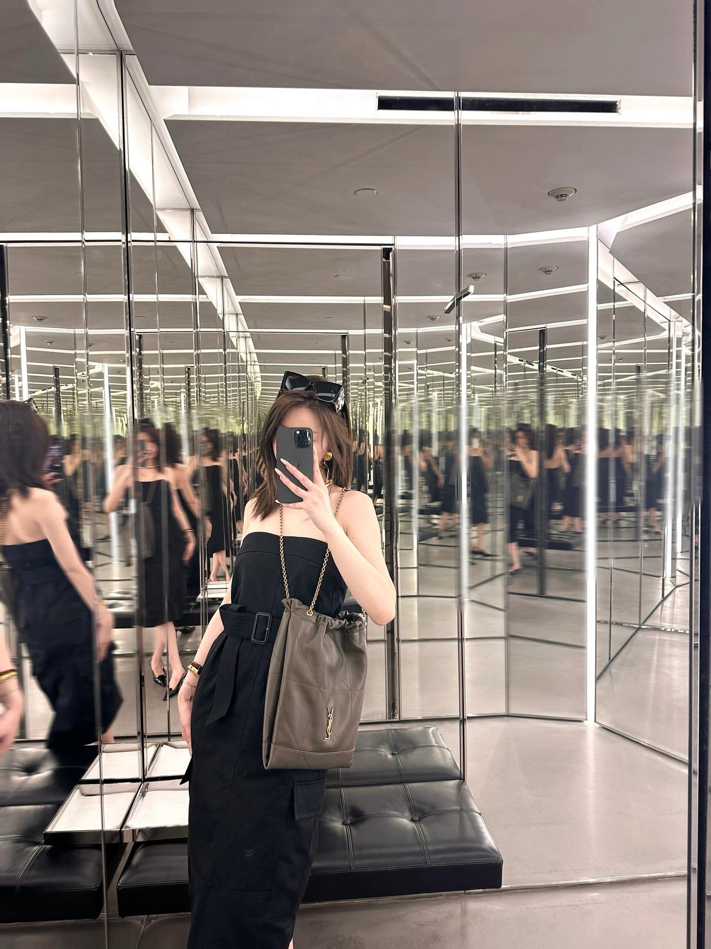 Saint Laurent Product _dktqfLH5DjGWCuLnACaJ6MbCxzQE0mk-Wi9DmPg