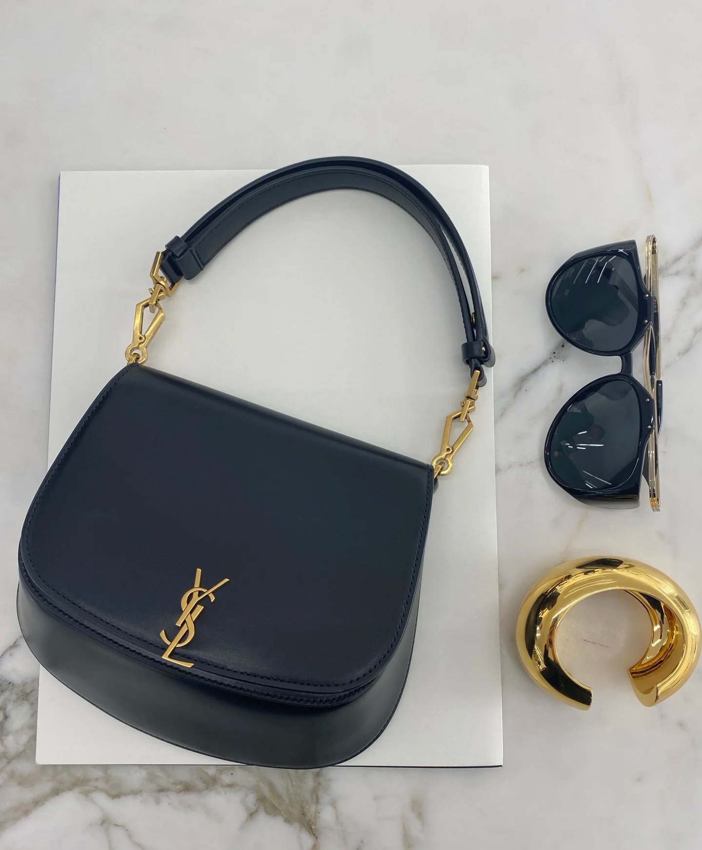 Saint Laurent The perfect combination of fashion and practicality, you deserve it!