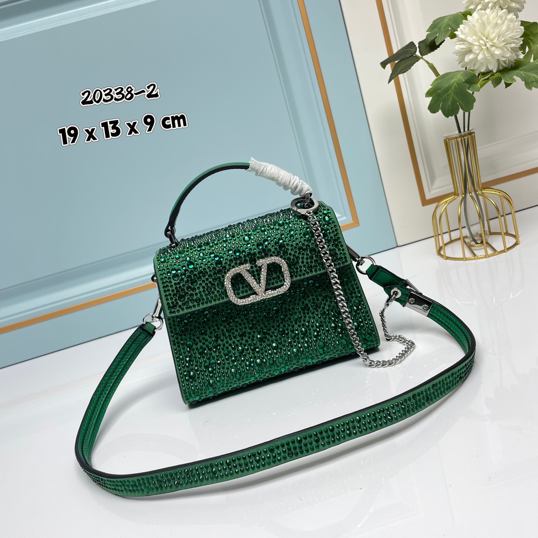 【配礼盒】🎁Valentino Garavani VSLING 迷你手提包，通体覆满施华洛世奇®仿水晶，