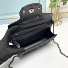 新品 【配盒】MINI LOCÒ仿水晶装饰手袋-VLogo Signature施华洛世奇®仿水晶装饰-配 新品 【配盒】MINI LOCÒ仿水晶装饰手袋-VLogo Signature施华洛世奇®仿水晶装饰-配