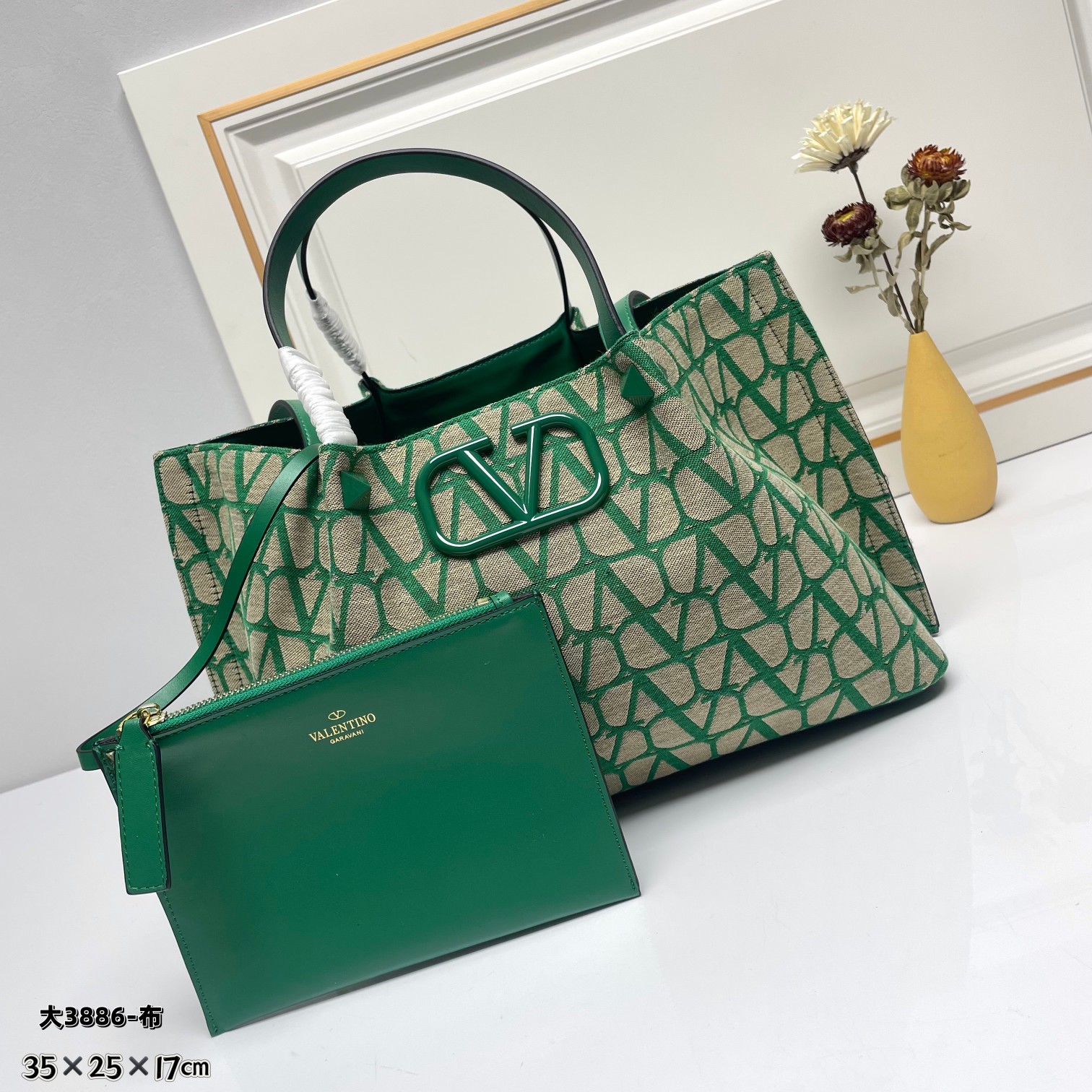 大号❤新品Valentino 2024年春夏托特包系列～托特包采用进口布材料交织形成的空隙营造出清透质感