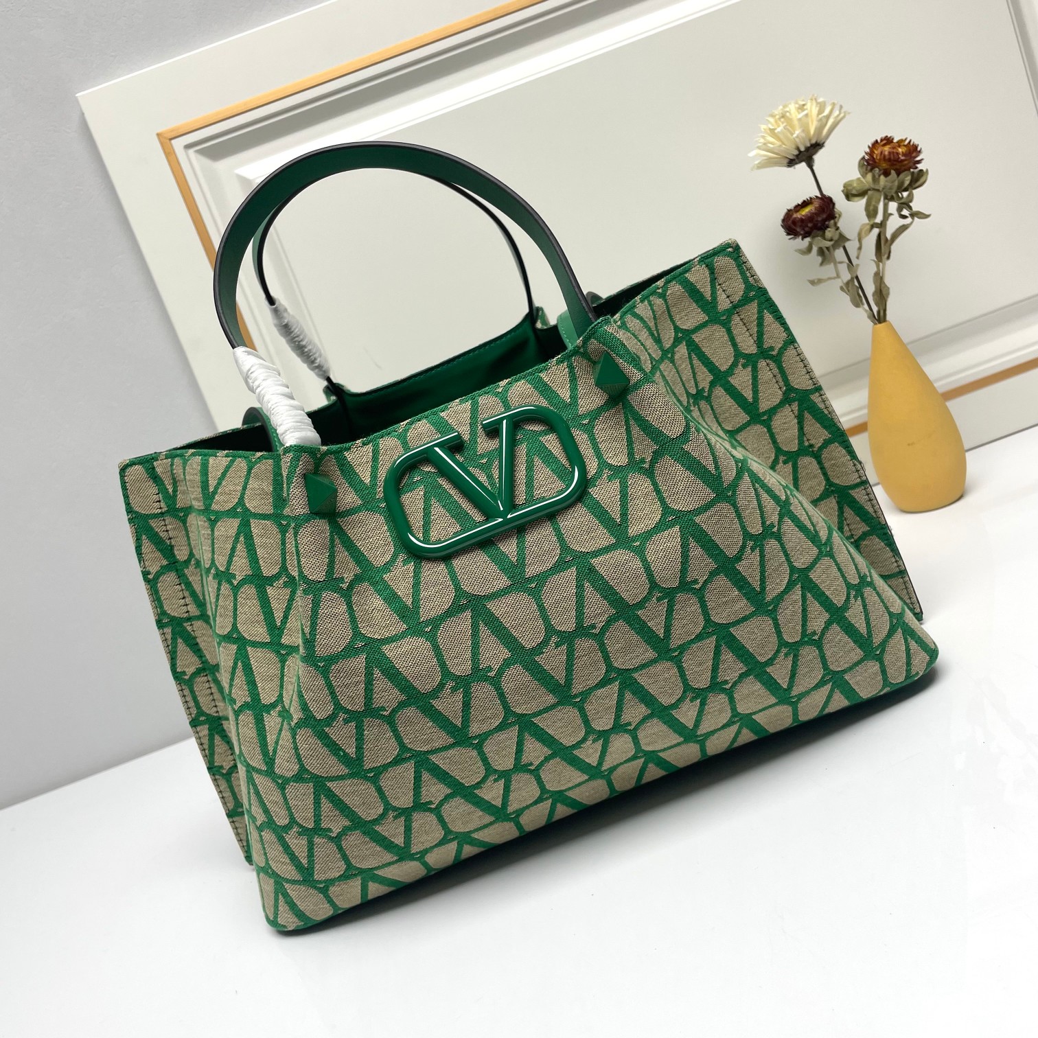 大号❤新品Valentino 2024年春夏托特包系列～托特包采用进口布材料交织形成的空隙营造出清透质感