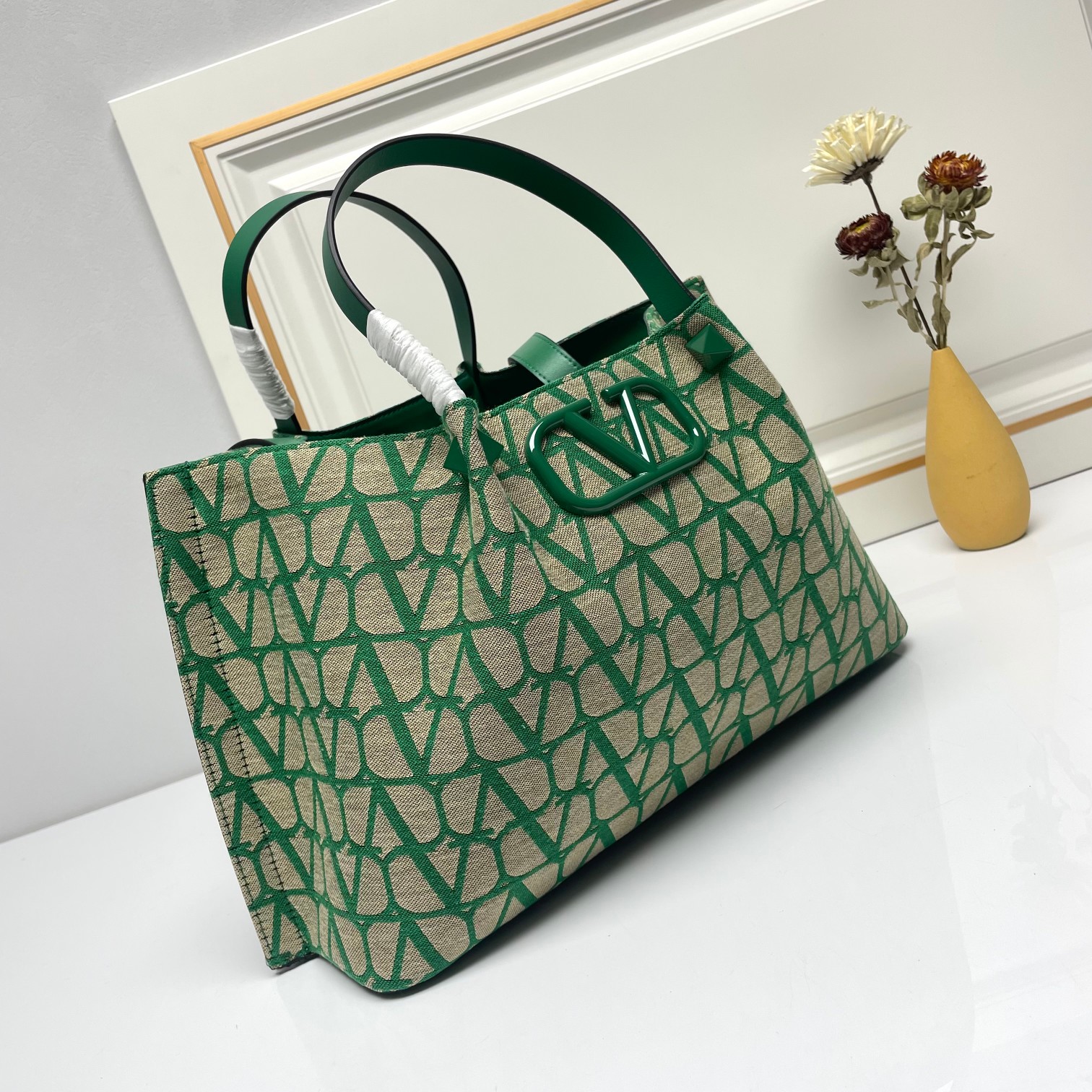 大号❤新品Valentino 2024年春夏托特包系列～托特包采用进口布材料交织形成的空隙营造出清透质感