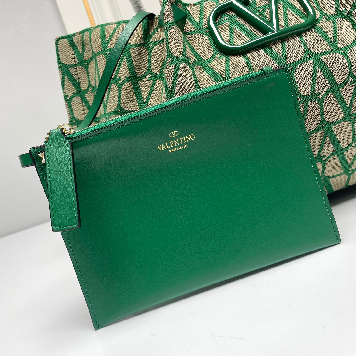 大号❤新品Valentino 2024年春夏托特包系列～托特包采用进口布材料交织形成的空隙营造出清透质感