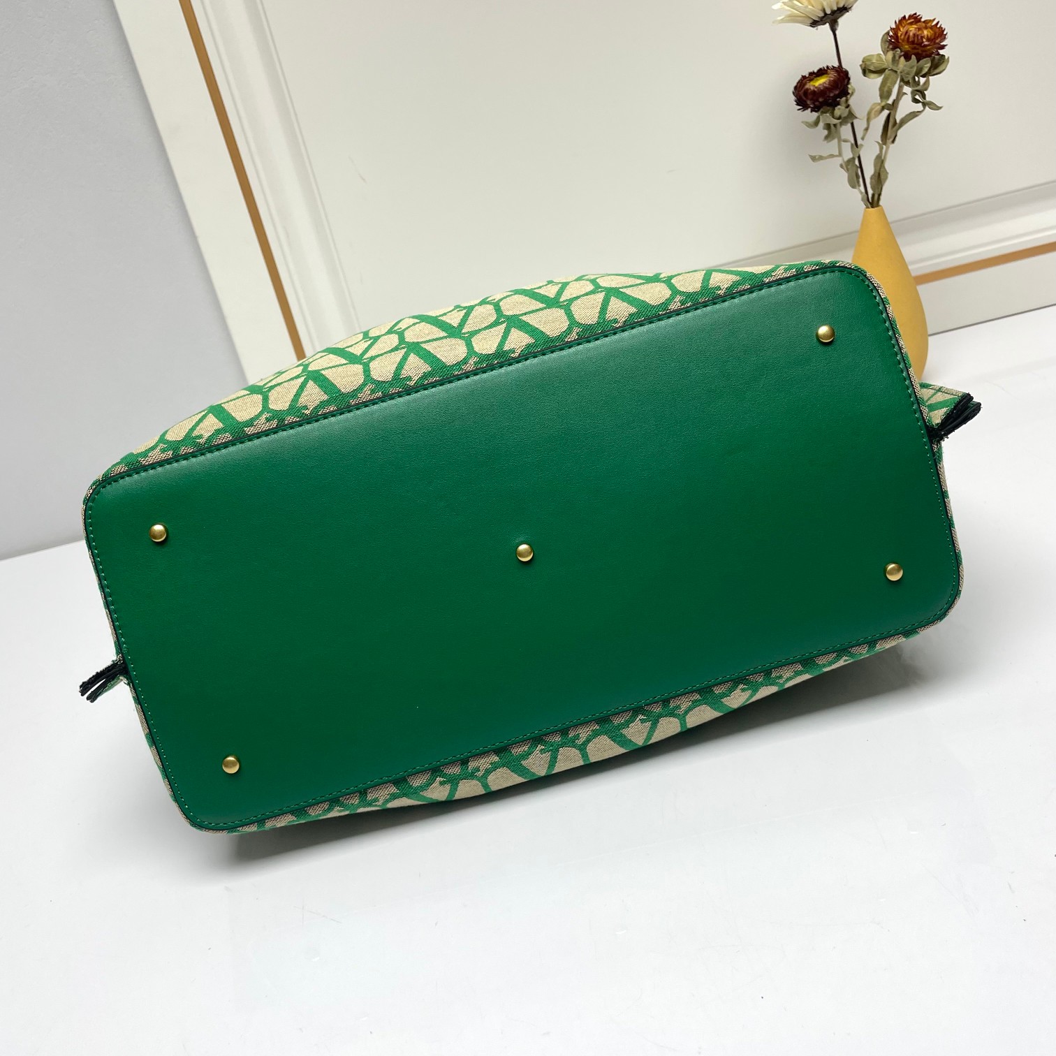 大号❤新品Valentino 2024年春夏托特包系列～托特包采用进口布材料交织形成的空隙营造出清透质感