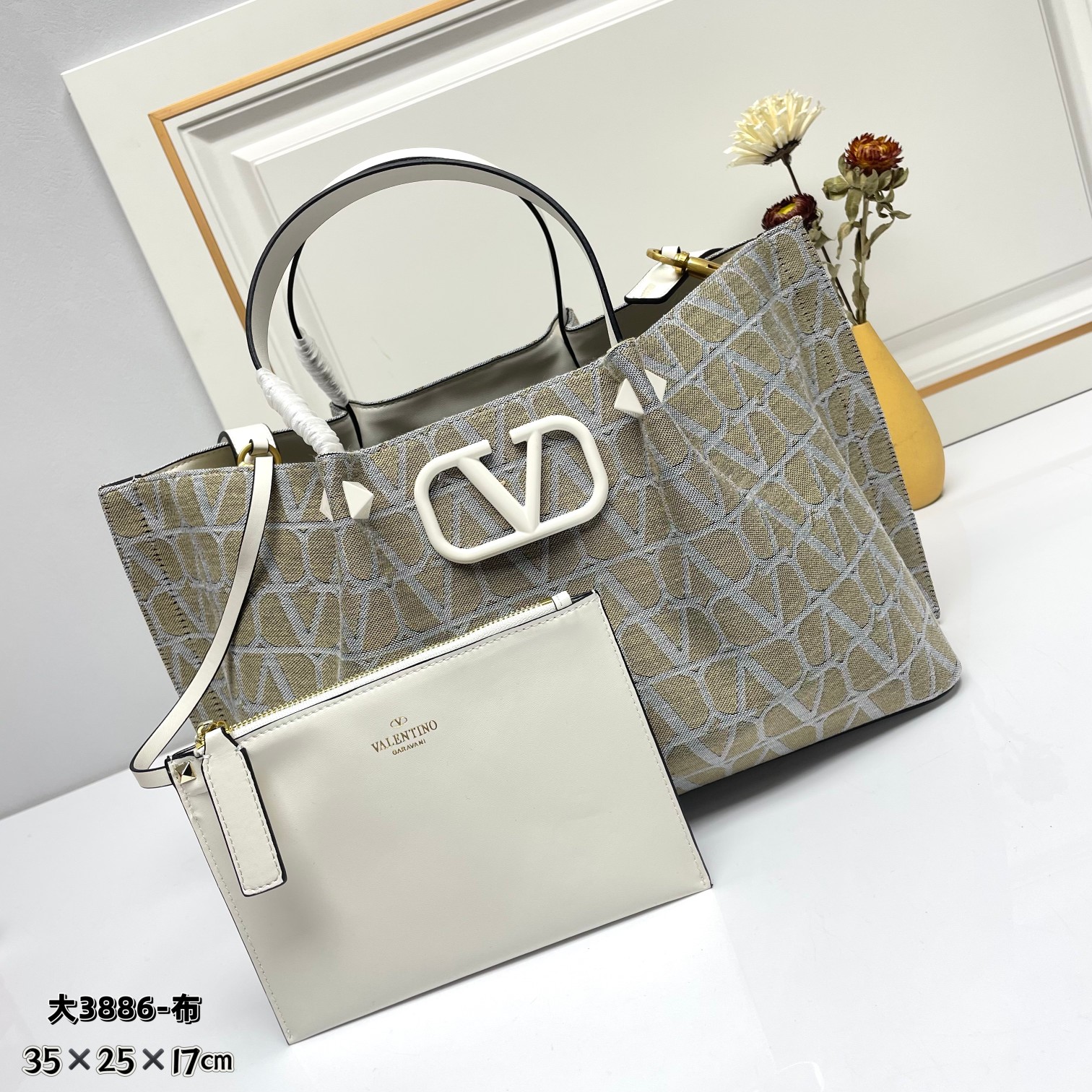 大号❤新品Valentino 2024年春夏托特包系列～托特包采用进口布材料交织形成的空隙营造出清透质感
