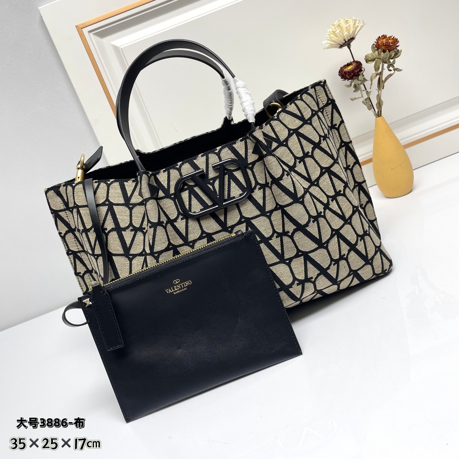 大号❤新品Valentino 2024年春夏托特包系列～托特包采用进口布材料交织形成的空隙营造出清透质感