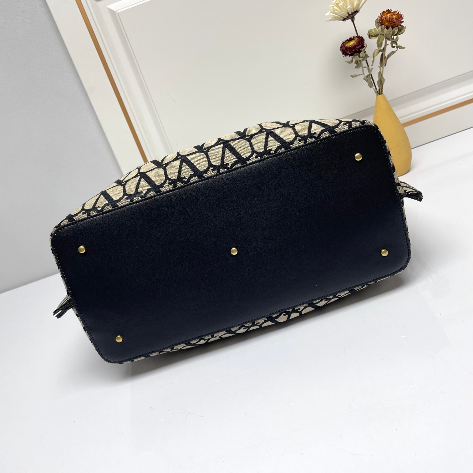 大号❤新品Valentino 2024年春夏托特包系列～托特包采用进口布材料交织形成的空隙营造出清透质感
