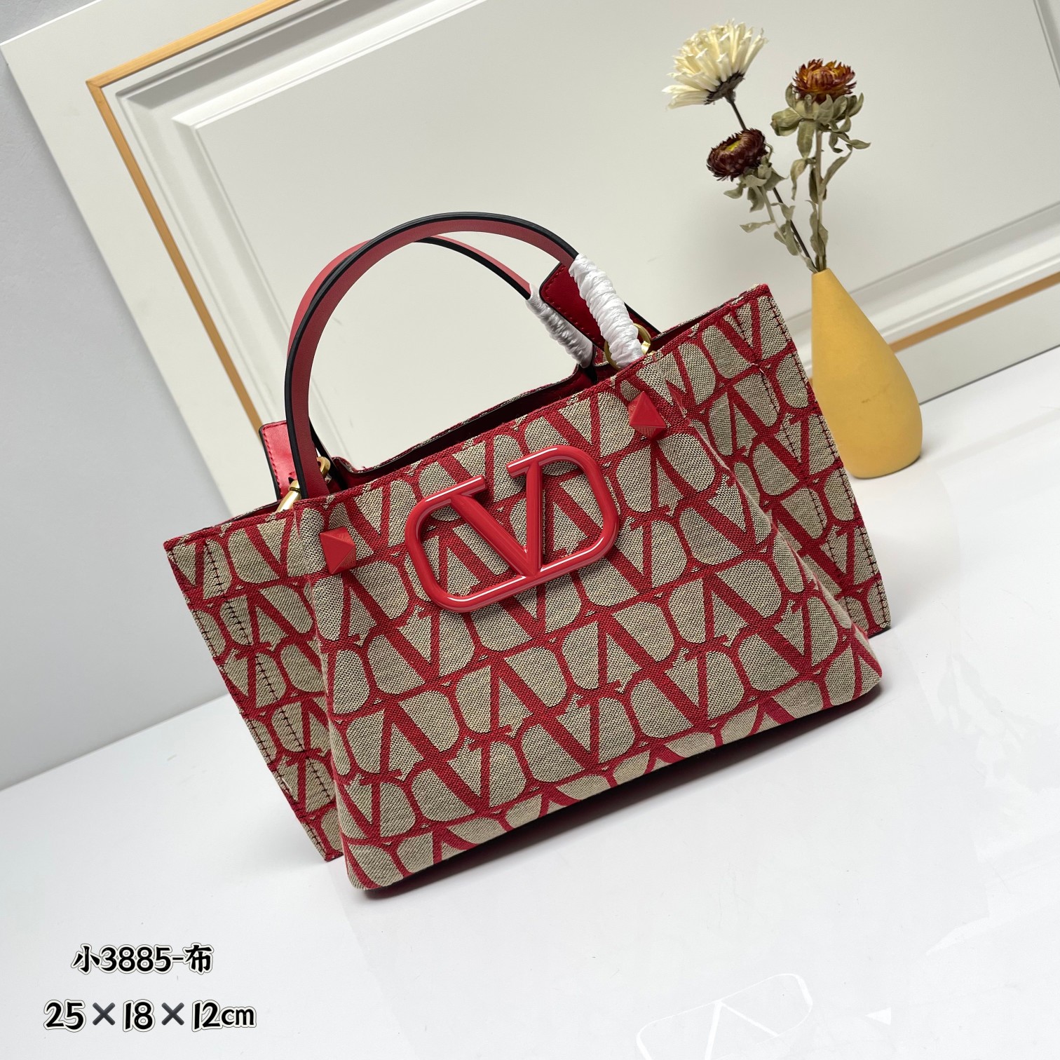 小号❤新品Valentino 2024年春夏托特包系列～托特包采用进口布材料交织形成的空隙营造出清透质感