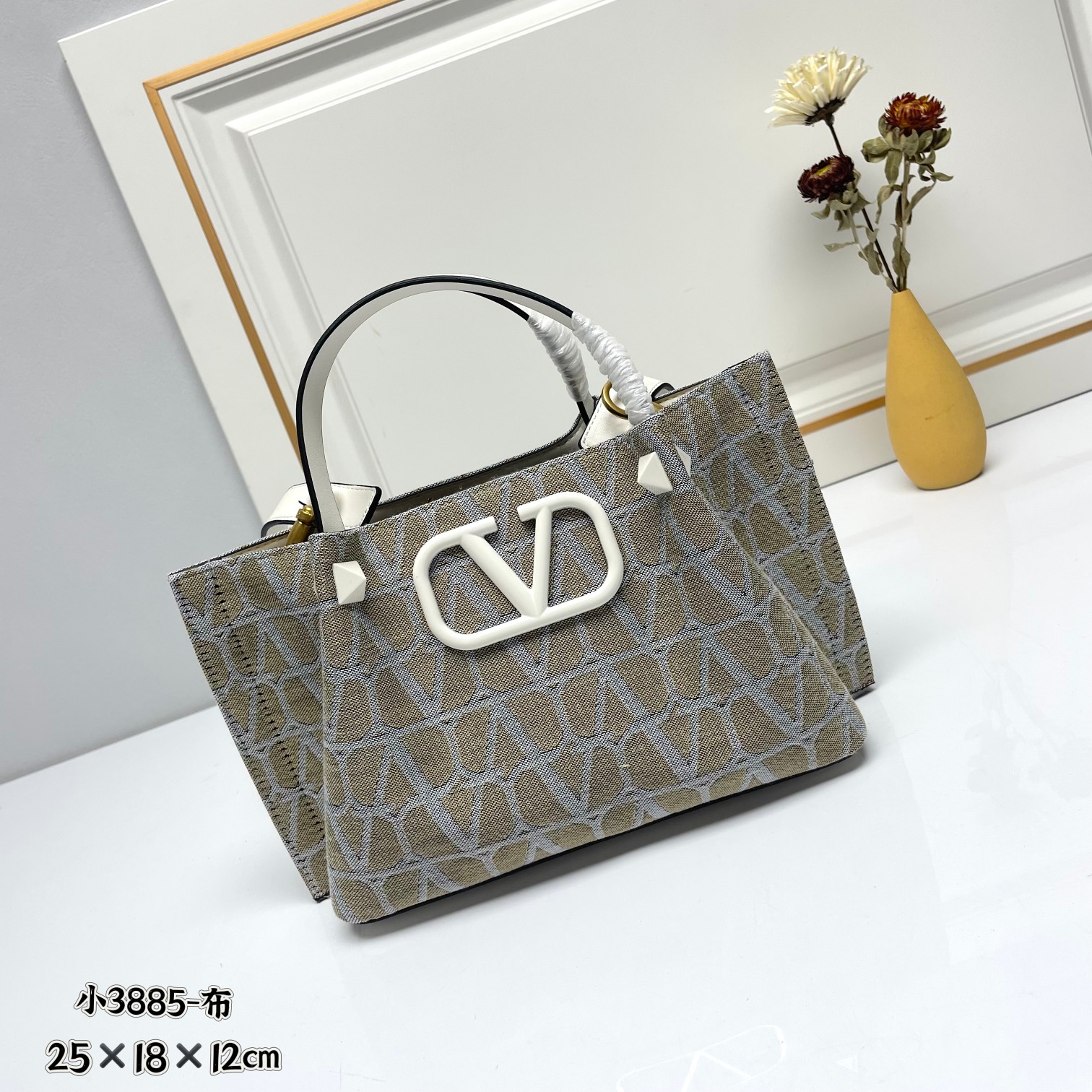 小号❤新品Valentino 2024年春夏托特包系列～托特包采用进口布材料交织形成的空隙营造出清透质感