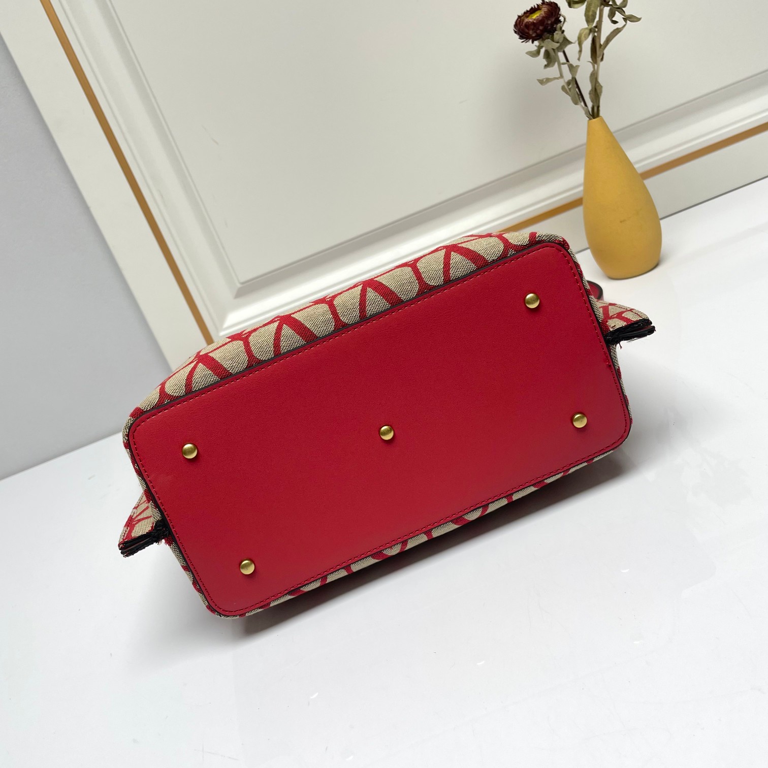 小号❤新品Valentino 2024年春夏托特包系列～托特包采用进口布材料交织形成的空隙营造出清透质感