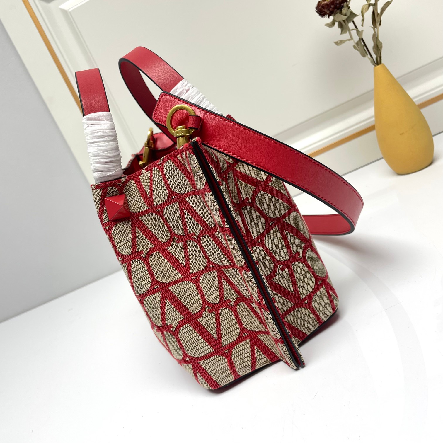小号❤新品Valentino 2024年春夏托特包系列～托特包采用进口布材料交织形成的空隙营造出清透质感