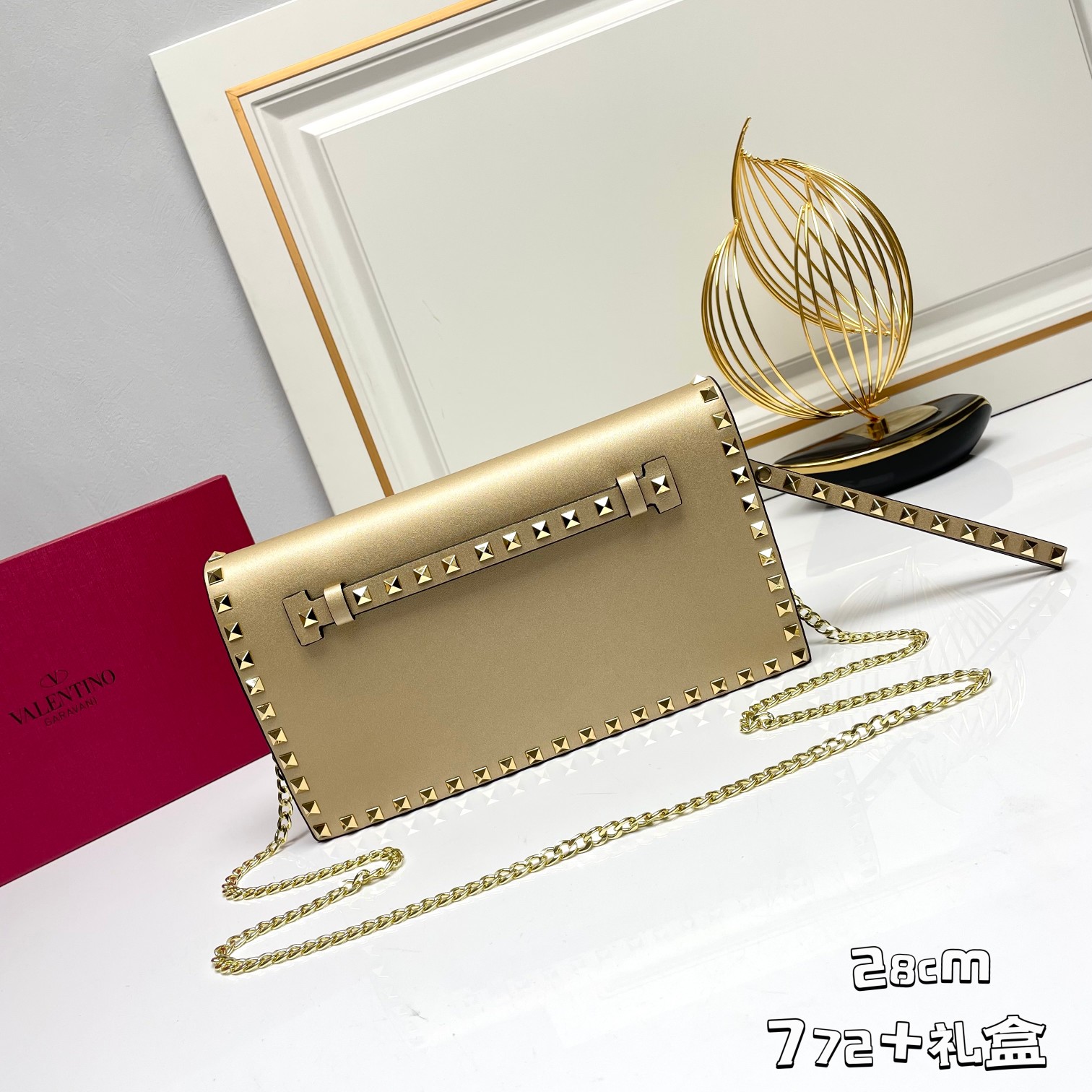 772#Valentino Garavani Rockstud 采用进口牛皮手拿包🌟🌟🌟铂金后处理铆钉和