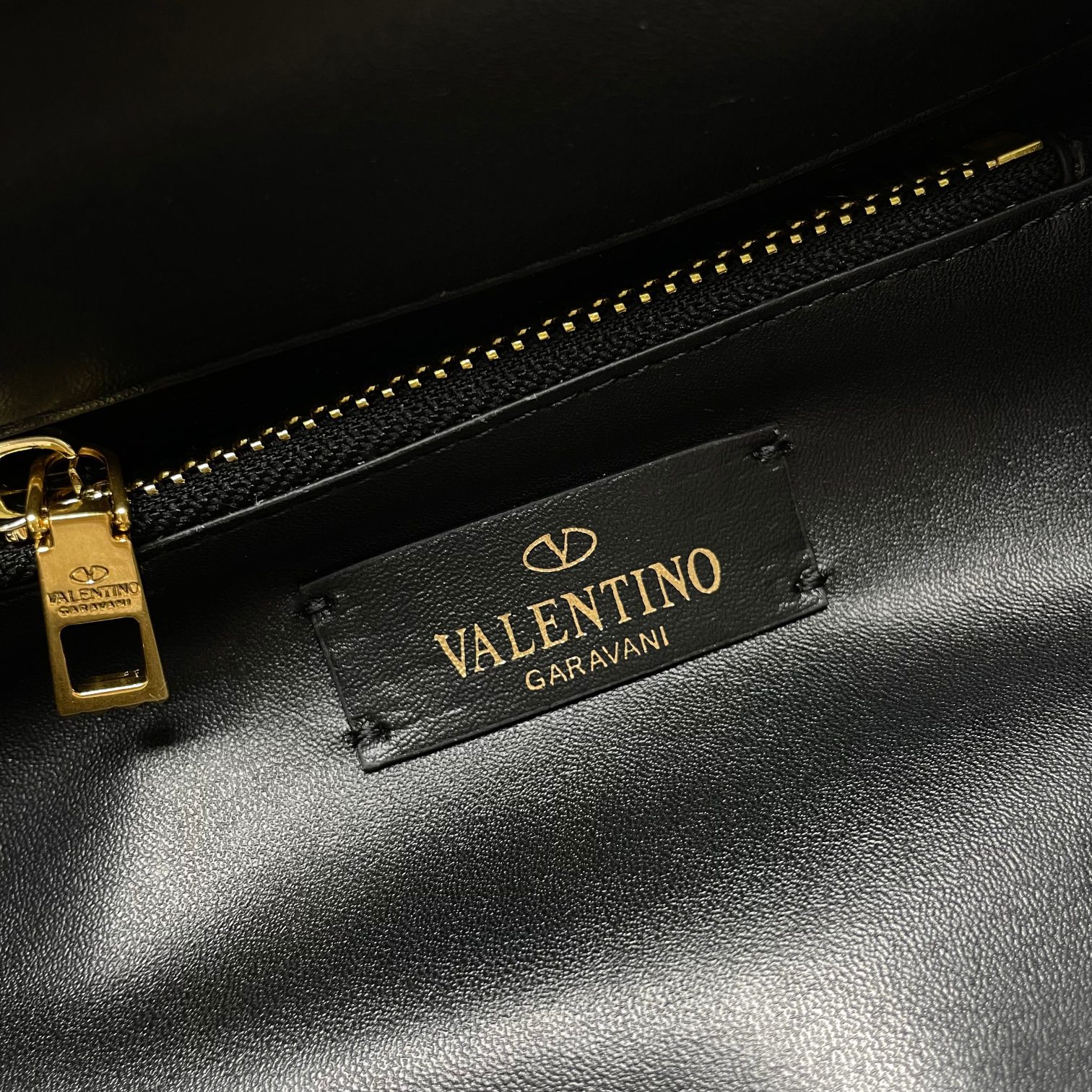 新品 编织🆕 Valentino Garavani VSLING |华伦天奴|手工编织公文包💼搭配可延长
