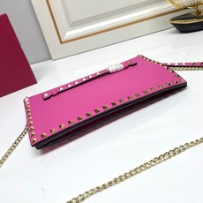 772#Valentino Garavani Rockstud 采用进口牛皮手拿包🌟🌟🌟铂金后处理铆钉和 772#Valentino Garavani Rockstud 采用进口牛皮手拿包🌟🌟🌟铂金后处理铆钉和
