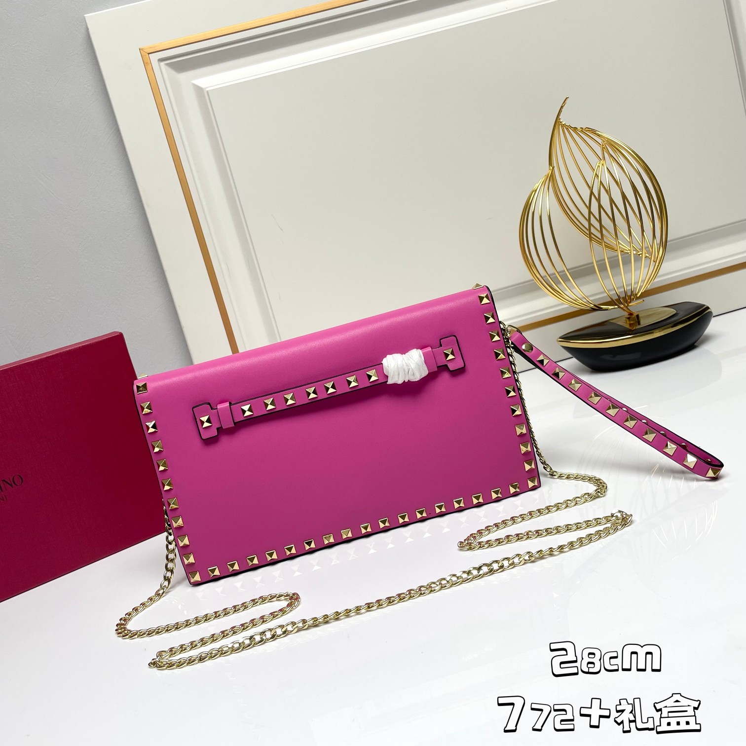 772#Valentino Garavani Rockstud 采用进口牛皮手拿包🌟🌟🌟铂金后处理铆钉和
