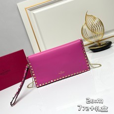 772#Valentino Garavani Rockstud 采用进口牛皮手拿包🌟🌟🌟铂金后处理铆钉和 772#Valentino Garavani Rockstud 采用进口牛皮手拿包🌟🌟🌟铂金后处理铆钉和