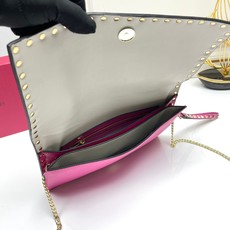 772#Valentino Garavani Rockstud 采用进口牛皮手拿包🌟🌟🌟铂金后处理铆钉和 772#Valentino Garavani Rockstud 采用进口牛皮手拿包🌟🌟🌟铂金后处理铆钉和