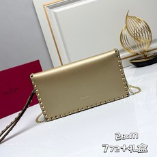 772#Valentino Garavani Rockstud 采用进口牛皮手拿包🌟🌟🌟铂金后处理铆钉和 772#Valentino Garavani Rockstud 采用进口牛皮手拿包🌟🌟🌟铂金后处理铆钉和