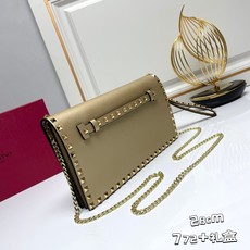 772#Valentino Garavani Rockstud 采用进口牛皮手拿包🌟🌟🌟铂金后处理铆钉和 772#Valentino Garavani Rockstud 采用进口牛皮手拿包🌟🌟🌟铂金后处理铆钉和