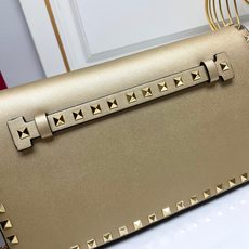 772#Valentino Garavani Rockstud 采用进口牛皮手拿包🌟🌟🌟铂金后处理铆钉和 772#Valentino Garavani Rockstud 采用进口牛皮手拿包🌟🌟🌟铂金后处理铆钉和