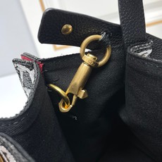 小号❤新品Valentino 2024年春夏托特包系列~托特包采用进口布材料交织形成的空隙营造出清透质感 小号❤新品Valentino 2024年春夏托特包系列~托特包采用进口布材料交织形成的空隙营造出清透质感