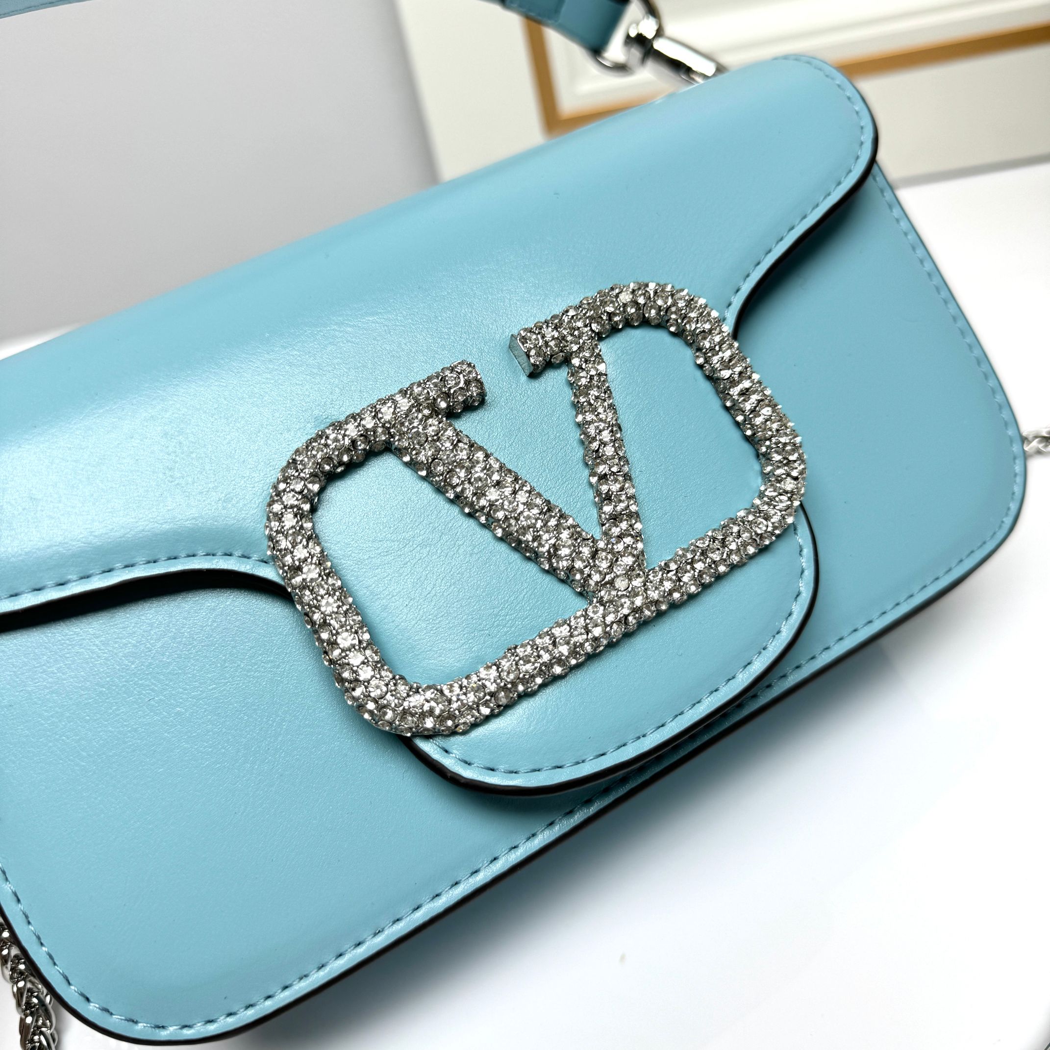 小号【配盒】 VALENTINO MINI LOCÒ仿水晶装饰手袋 -VLogo Signature施华洛世奇®仿水晶装 小号【配盒】 VALENTINO MINI LOCÒ仿水晶装饰手袋 -VLogo Signature施华洛世奇®仿水晶装