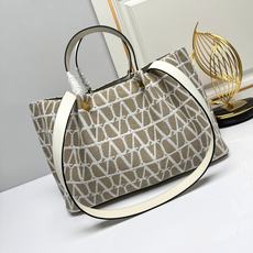 大号❤新品Valentino 2024年春夏托特包系列~托特包采用进口布材料交织形成的空隙营造出清透质感 大号❤新品Valentino 2024年春夏托特包系列~托特包采用进口布材料交织形成的空隙营造出清透质感