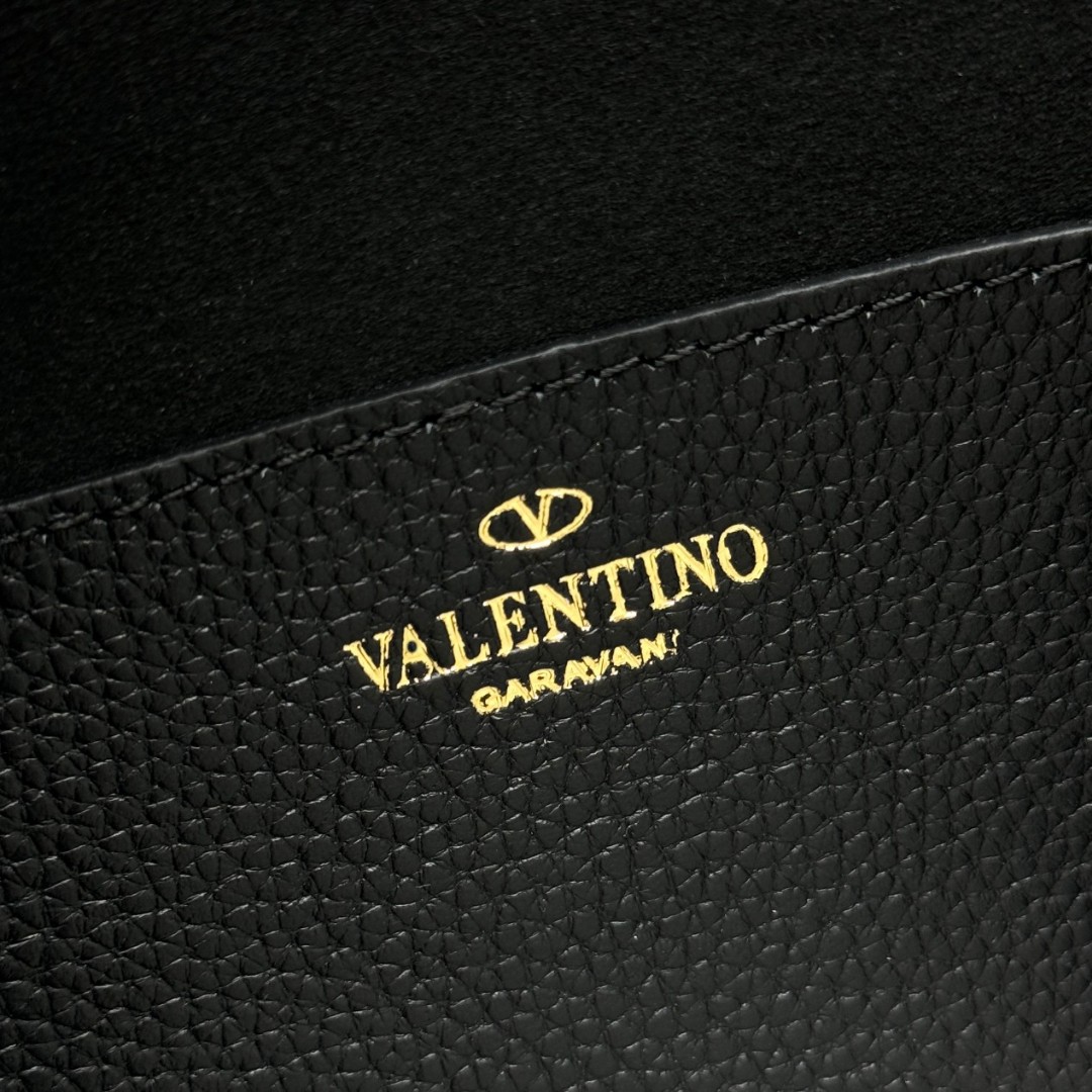 [秋冬新款]🎁 {配礼盒}VALENTINO GARAVANI ROCK STUD米粒小牛皮手袋以标 志