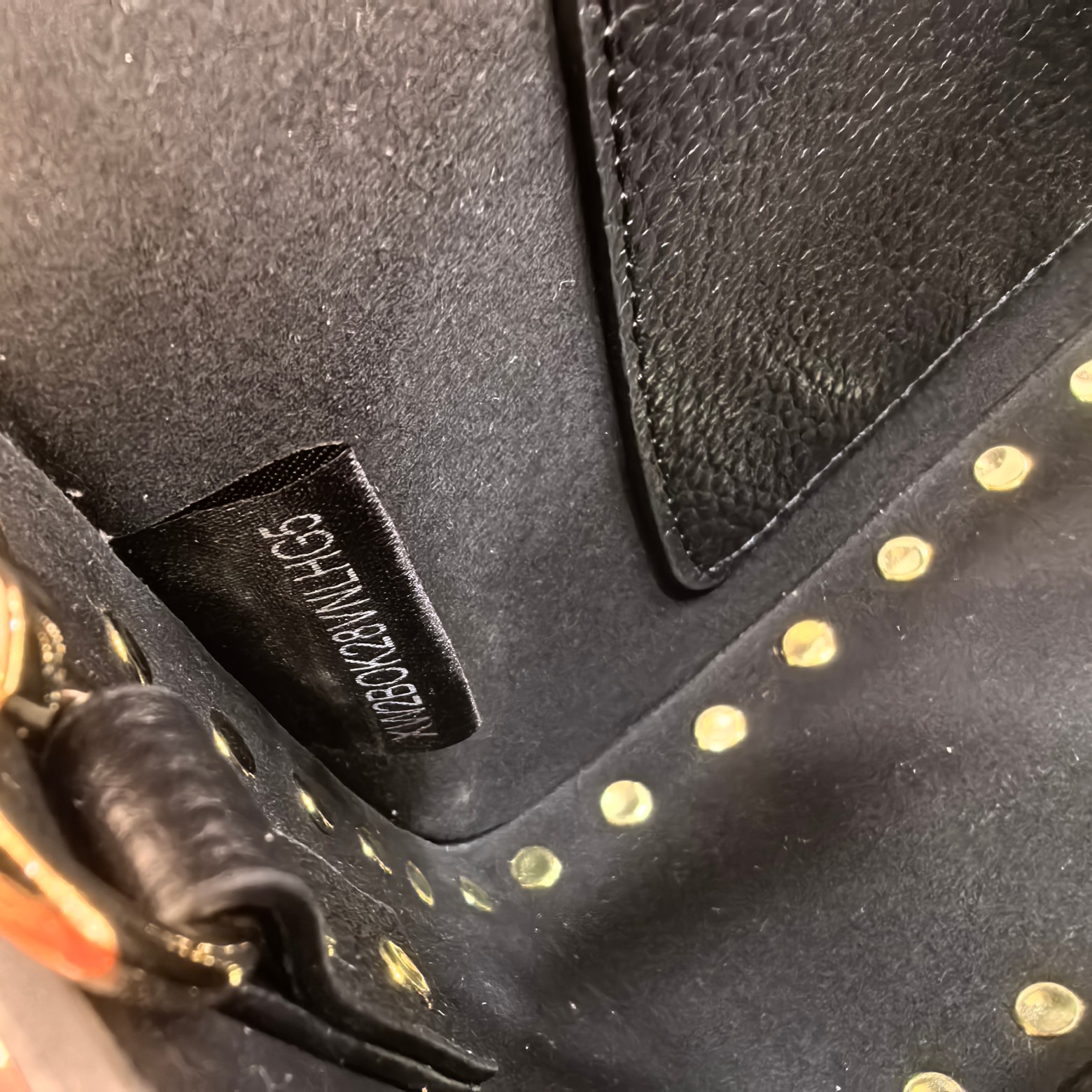 [秋冬新款]🎁 {配礼盒}VALENTINO GARAVANI ROCK STUD米粒小牛皮手袋以标 志