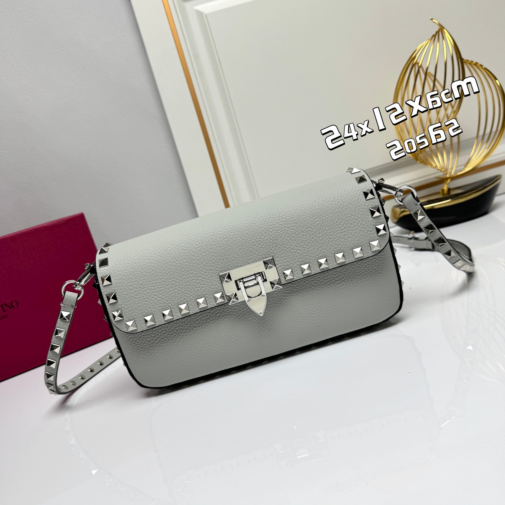 [秋冬新款]🎁 {配礼盒}VALENTINO GARAVANI ROCK STUD米粒小牛皮手袋以标 志