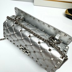 升级版 小号【油蜡皮】Valentino Garavani Rockstud Spike小号链式手袋 采 升级版 小号【油蜡皮】Valentino Garavani Rockstud Spike小号链式手袋 采