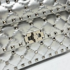 升级版 小号【油蜡皮】Valentino Garavani Rockstud Spike小号链式手袋 采 升级版 小号【油蜡皮】Valentino Garavani Rockstud Spike小号链式手袋 采