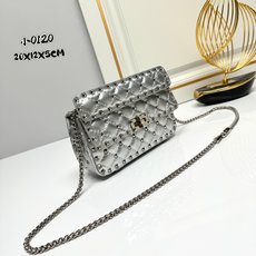 升级版 小号【油蜡皮】Valentino Garavani Rockstud Spike小号链式手袋 采 升级版 小号【油蜡皮】Valentino Garavani Rockstud Spike小号链式手袋 采