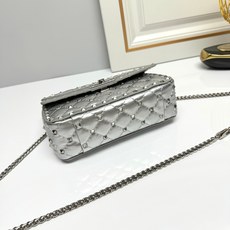 升级版 小号【油蜡皮】Valentino Garavani Rockstud Spike小号链式手袋 采 升级版 小号【油蜡皮】Valentino Garavani Rockstud Spike小号链式手袋 采