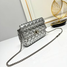 升级版 小号【油蜡皮】Valentino Garavani Rockstud Spike小号链式手袋 采 升级版 小号【油蜡皮】Valentino Garavani Rockstud Spike小号链式手袋 采